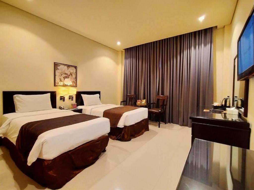 Narita Classic Hotel Surabaya Exteriör bild