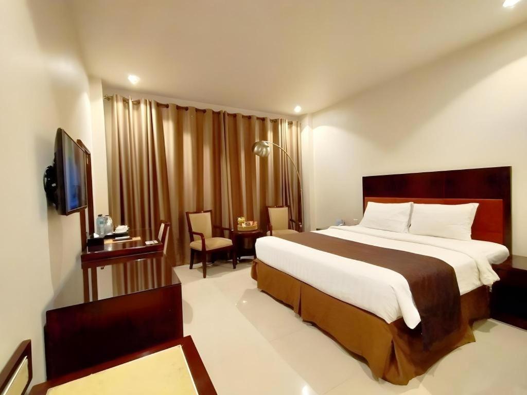 Narita Classic Hotel Surabaya Exteriör bild