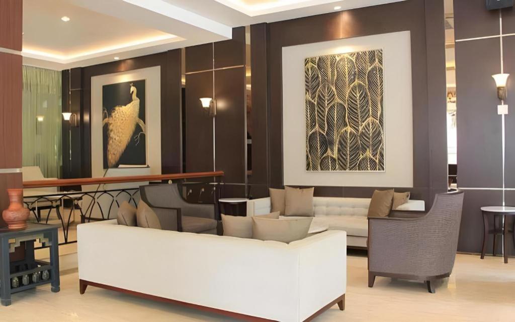 Narita Classic Hotel Surabaya Exteriör bild