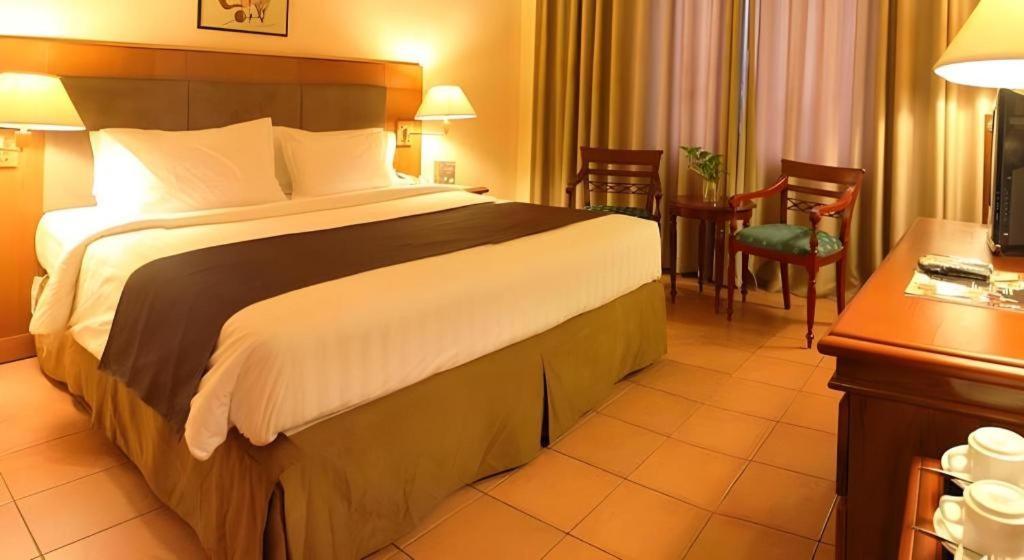Narita Classic Hotel Surabaya Exteriör bild